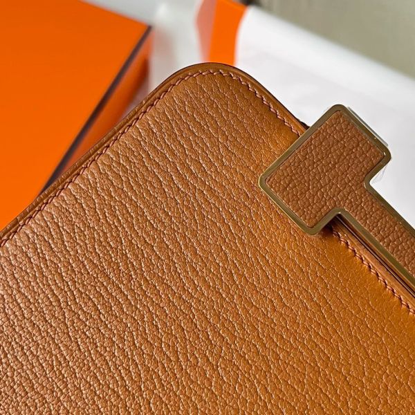 Hermes Geta Handmade Bag In Caramel Chevre Mysore Leather - Image 4