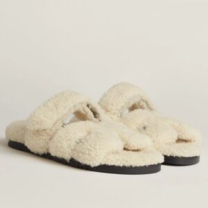 Hermes Women's Chypre Sandals In Off White Shearling
