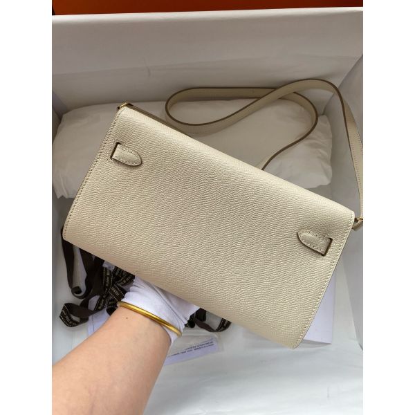 Hermes Kelly Classique To Go Wallet in Craie Epsom Calfskin - Image 2