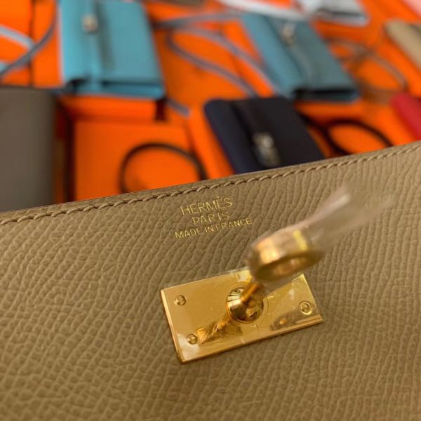 Hermes Kelly Classique To Go Wallet In Tourterelle Epsom Calfskin - Image 5